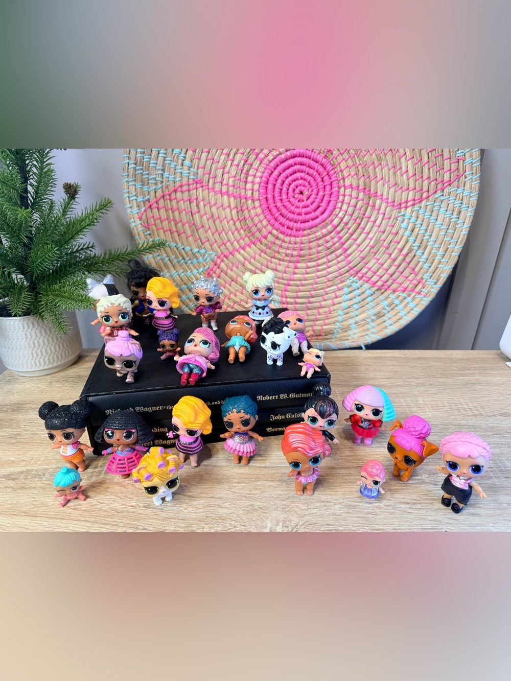 MGA L.O.L. Surprise Lot of 25 Mini Dolls W/ Pet Baby Cute Set